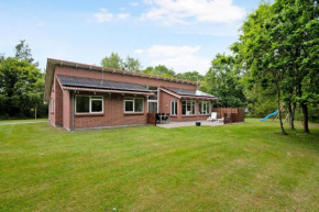 A Beautifully Newly Renovated 8-Person Holiday Home By Begtrup Vig Beach,